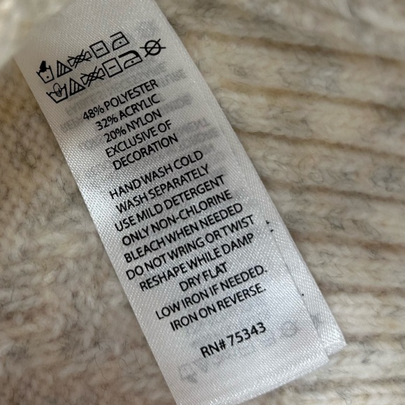 Valentines/Holiday Cardigan with Trending Red Bow Details Rhinestone Buttons ❤️🎀 - Picture 7 of 7